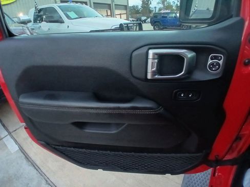 Used 2019 Jeep Wrangler Unlimited Sahara image 24