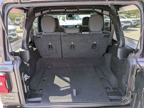 Used 2025 Jeep Wrangler Unlimited Sahara w/ Safety Group AWD/4WD image 15