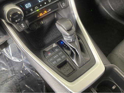 Used 2025 Toyota RAV4 XLE image 32