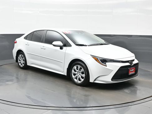 Used 2026 Toyota Corolla LE FWD image 8