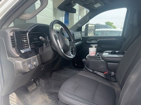 Used 2024 Chevrolet Silverado 2500 LT image 5