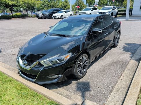 Used 2017 Nissan Maxima Platinum w/ Medallion Package FWD image 2