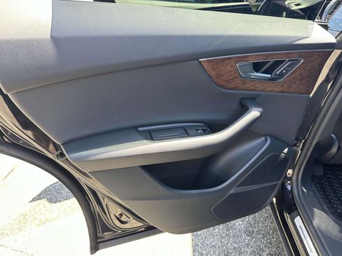 Used 2019 Audi Q8 Premium Plus w/ Premium Plus AWD/4WD image 19