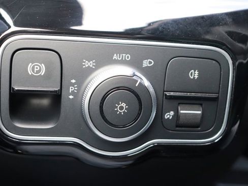 Used 2025 Mercedes-Benz CLA 250 image 27