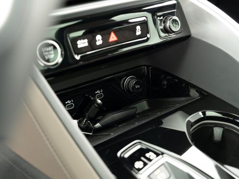 Certified 2025 Audi Q5 Premium w/ Convenience Package AWD/4WD image 14