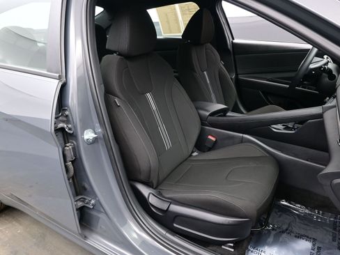 Certified 2025 Hyundai Elantra SEL image 13
