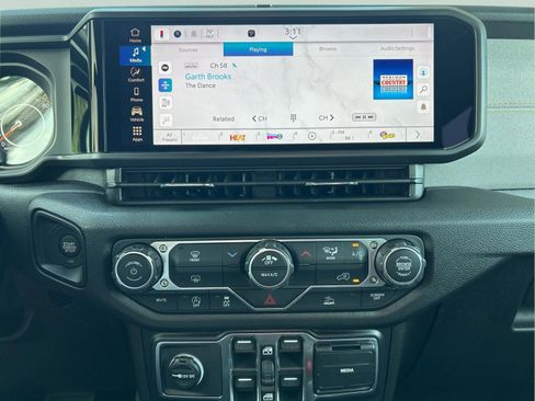 New 2026 Jeep Gladiator Sport AWD/4WD image 16
