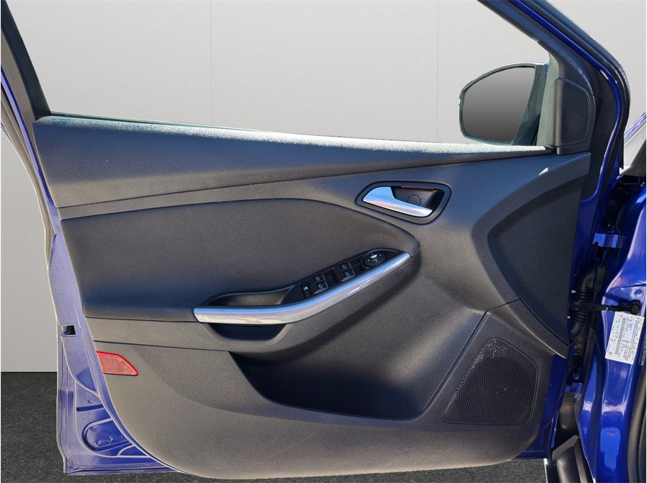 Used 2014 Ford Focus Titanium FWD image 18