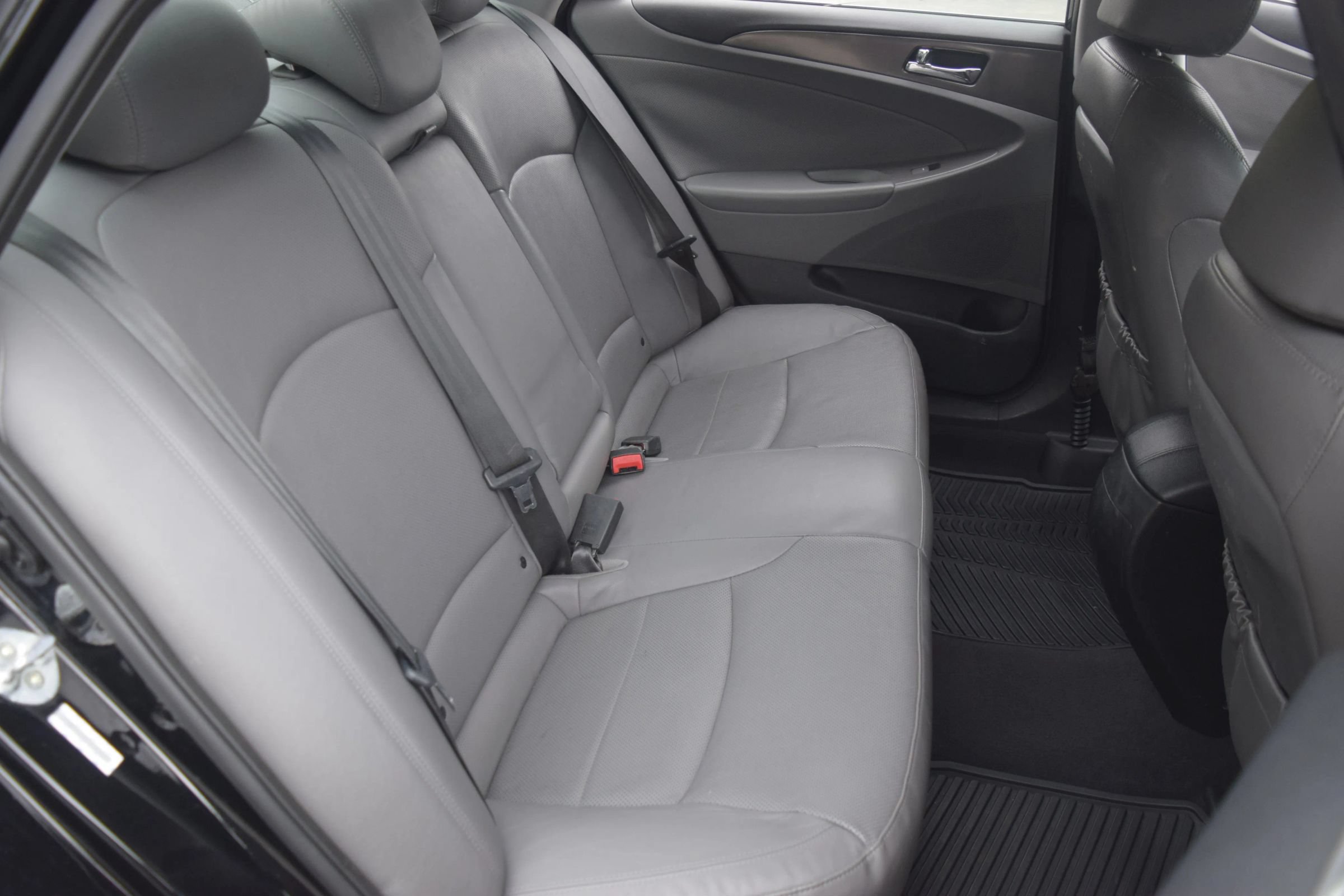 Used 2015 Hyundai Sonata Limited w/ Option Group 02 FWD image 8