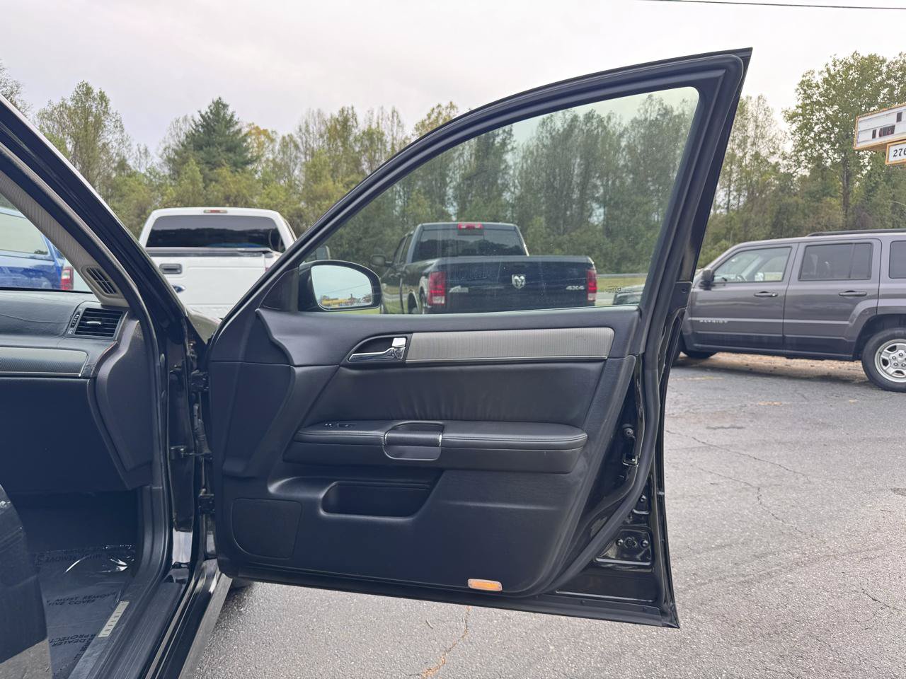 Used 2009 INFINITI M35 w/ Technology Pkg RWD image 13