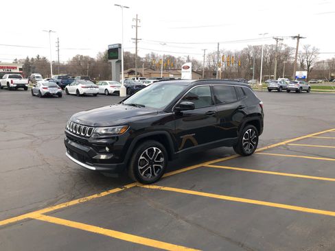 Used 2023 Jeep Compass Limited w/ Sun and Sound Group AWD/4WD image 2