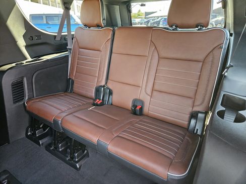Used 2023 GMC Yukon XL Denali Ultimate image 32