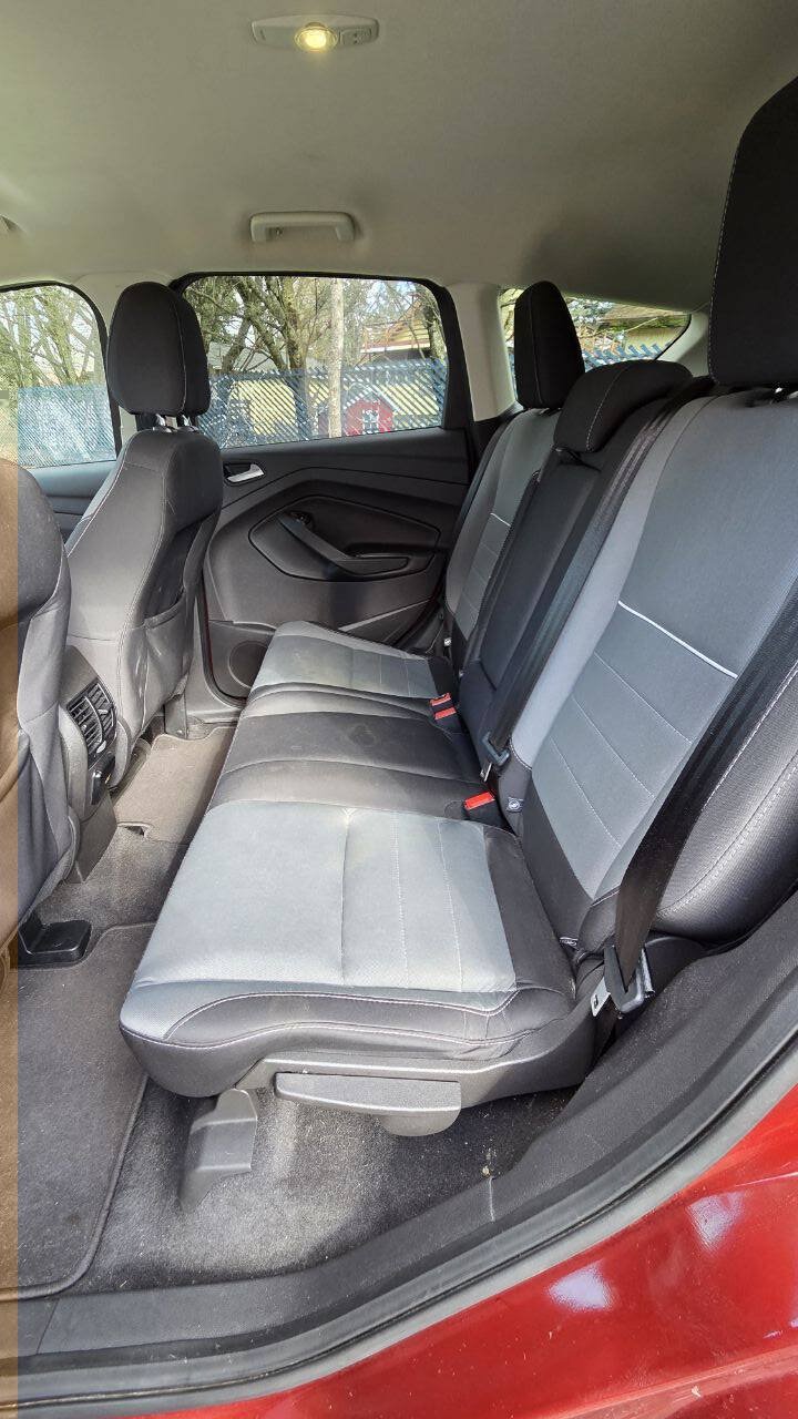 Used 2015 Ford Escape SE w/ Equipment Group 201A AWD/4WD image 16