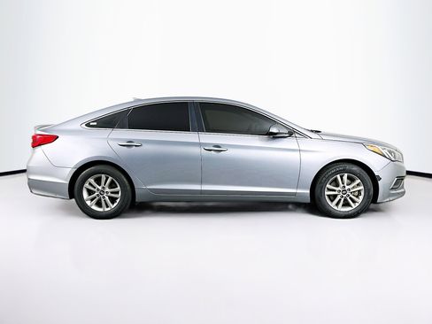 Used 2017 Hyundai Sonata SE w/ Cargo Package image 10