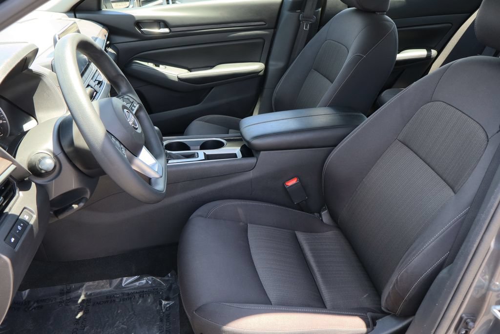 Used 2024 Nissan Altima 2.5 SV FWD image 21