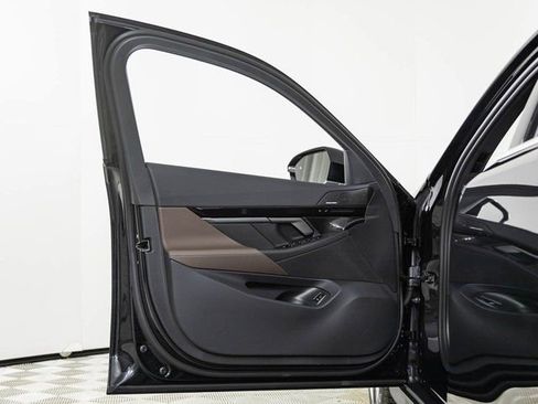 Used 2025 BMW 530i xDrive 530i xDrive w/ Premium Package image 5