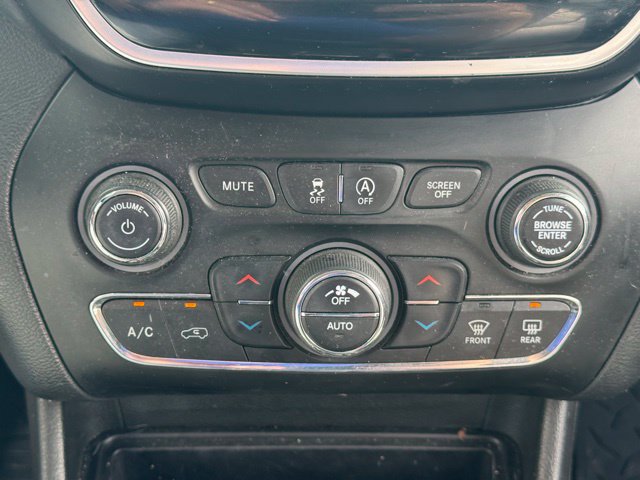 Used 2019 Jeep Cherokee Limited w/ Luxury Group AWD/4WD image 18