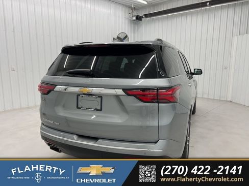 Used 2023 Chevrolet Traverse High Country image 3