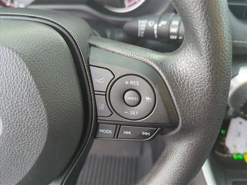 Used 2025 Toyota RAV4 XLE FWD image 16