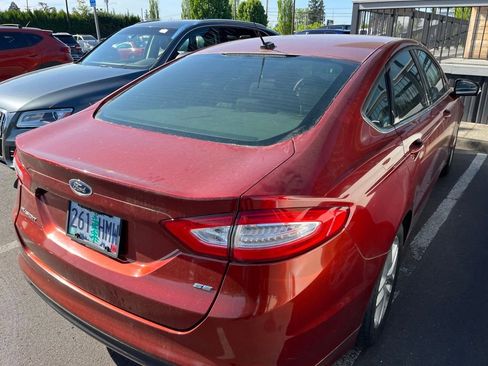 Used 2014 Ford Fusion SE FWD image 3