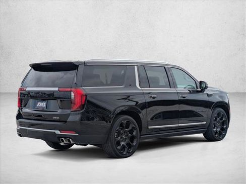 Used 2025 GMC Yukon XL Denali w/ Denali Reserve Package image 5