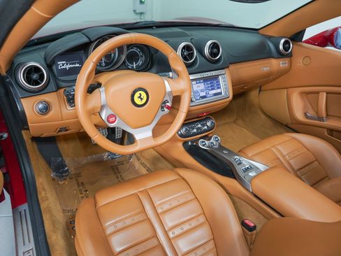 Used 2010 Ferrari California RWD image 10