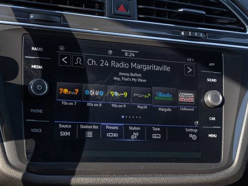 Used 2023 Volkswagen Tiguan SE w/ Panoramic Sunroof Package FWD image 17