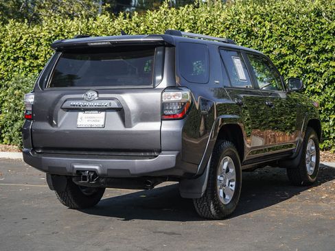 Used 2022 Toyota 4Runner SR5 AWD/4WD image 4