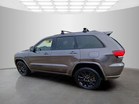 Used 2019 Jeep Grand Cherokee Altitude AWD/4WD image 6