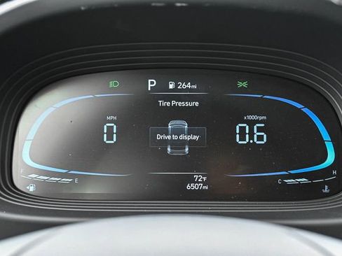 Certified 2025 Hyundai Venue SEL FWD image 27