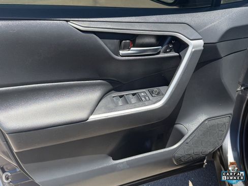 Used 2019 Toyota RAV4 XLE Premium w/ Cold Weather Package AWD/4WD image 16