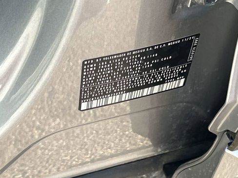 Certified 2024 Volkswagen Tiguan SE R-Line image 30