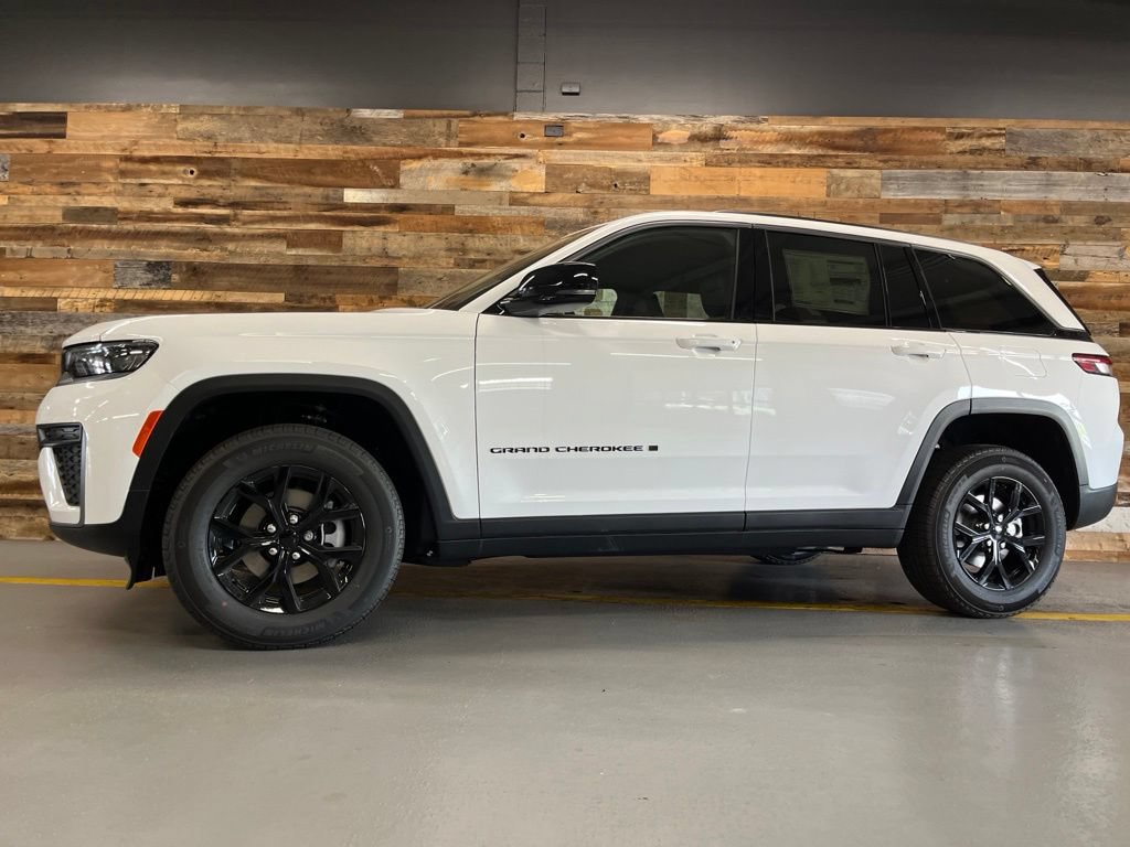 New 2026 Jeep Grand Cherokee Altitude AWD/4WD image 50