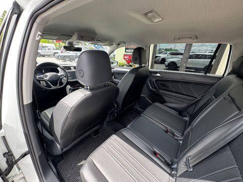 Used 2024 Volkswagen Tiguan SE AWD/4WD image 38