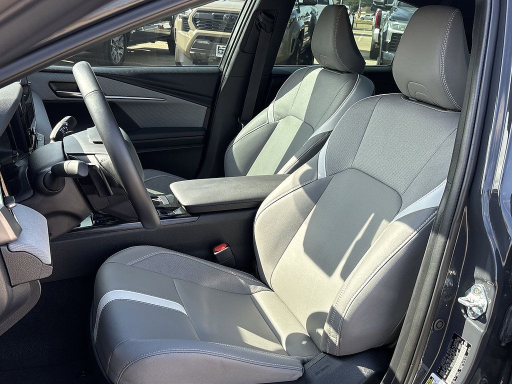 Used 2025 Toyota Camry SE w/ Convenience Package FWD image 11