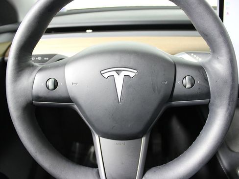 Used 2024 Tesla Model Y Long Range image 6