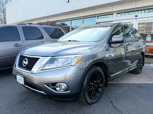 Used 2015 Nissan Pathfinder SL w/ SL Tech Package image 3