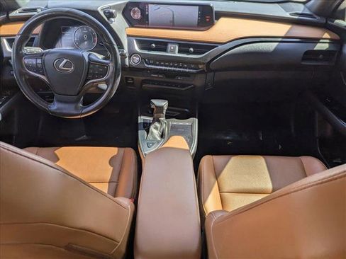 Used 2019 Lexus UX 200 w/ Premium Package image 17