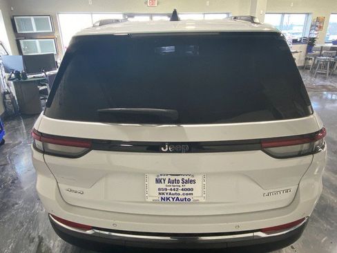 Used 2022 Jeep Grand Cherokee Limited image 3