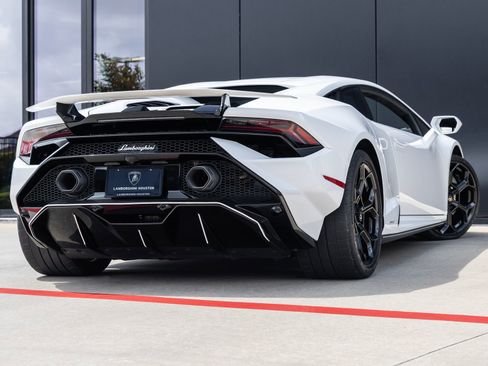 Used 2023 Lamborghini Huracan Tecnica RWD image 9