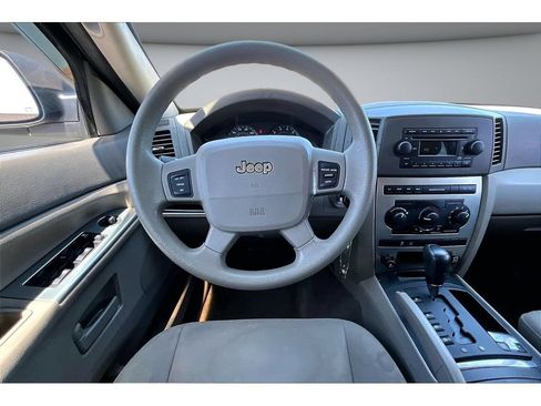 Used 2005 Jeep Grand Cherokee Laredo AWD/4WD image 8