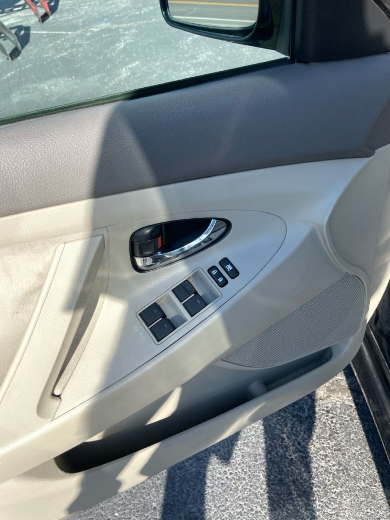 Used 2010 Toyota Camry Hybrid FWD image 11