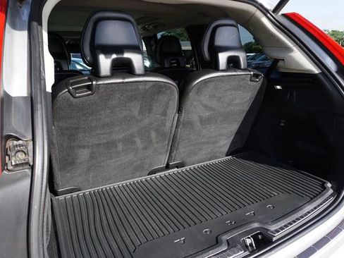 Used 2018 Volvo XC90 T5 Momentum w/ Convenience Package FWD image 10