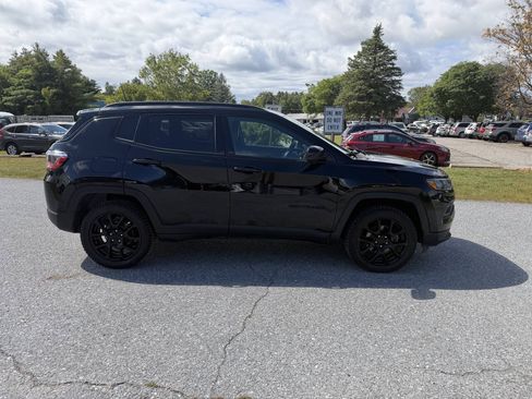 Used 2022 Jeep Compass Latitude w/ Convenience Group AWD/4WD image 6