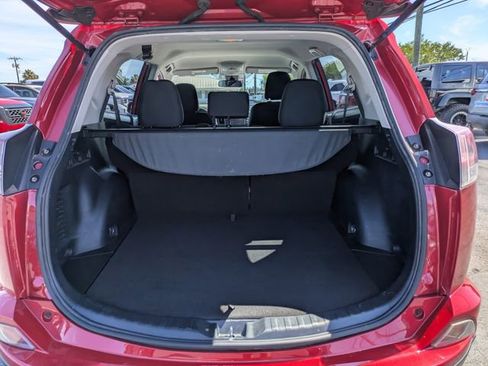 Used 2017 Toyota RAV4 LE FWD image 14
