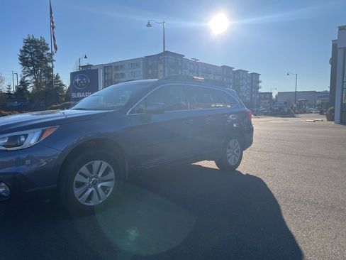 Used 2015 Subaru Outback 2.5i Premium image 3