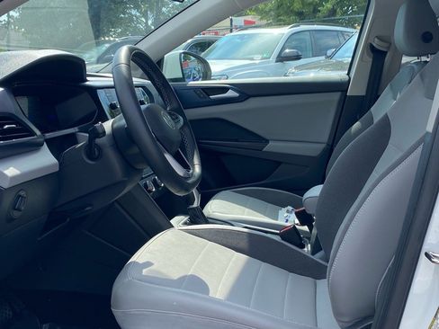 Used 2022 Volkswagen Taos SE image 13