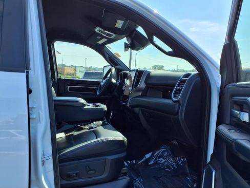 Used 2026 RAM 2500 Laramie AWD/4WD image 33