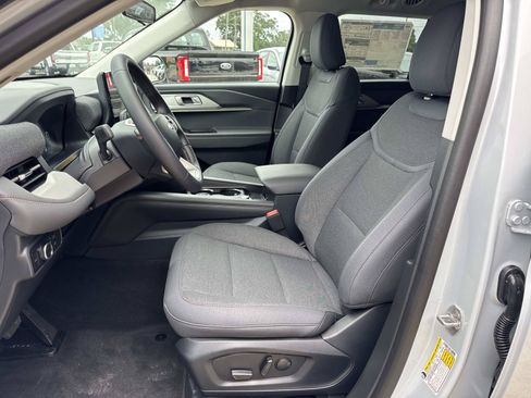 New 2026 Ford Explorer Active RWD image 8