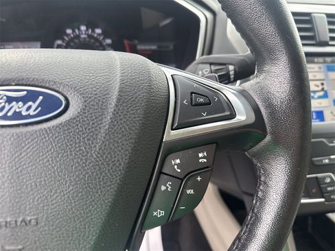 Used 2019 Ford Fusion SEL image 39